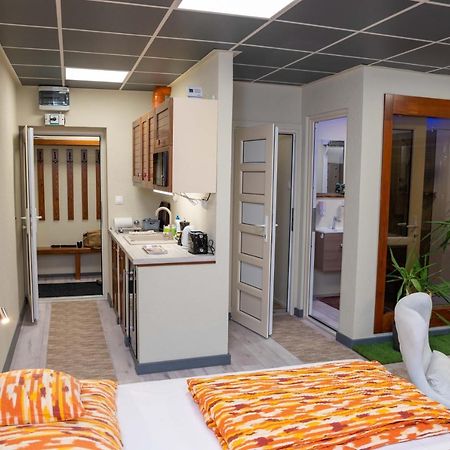 E 14 Aparthotel Berekfürdő Exteriör bild