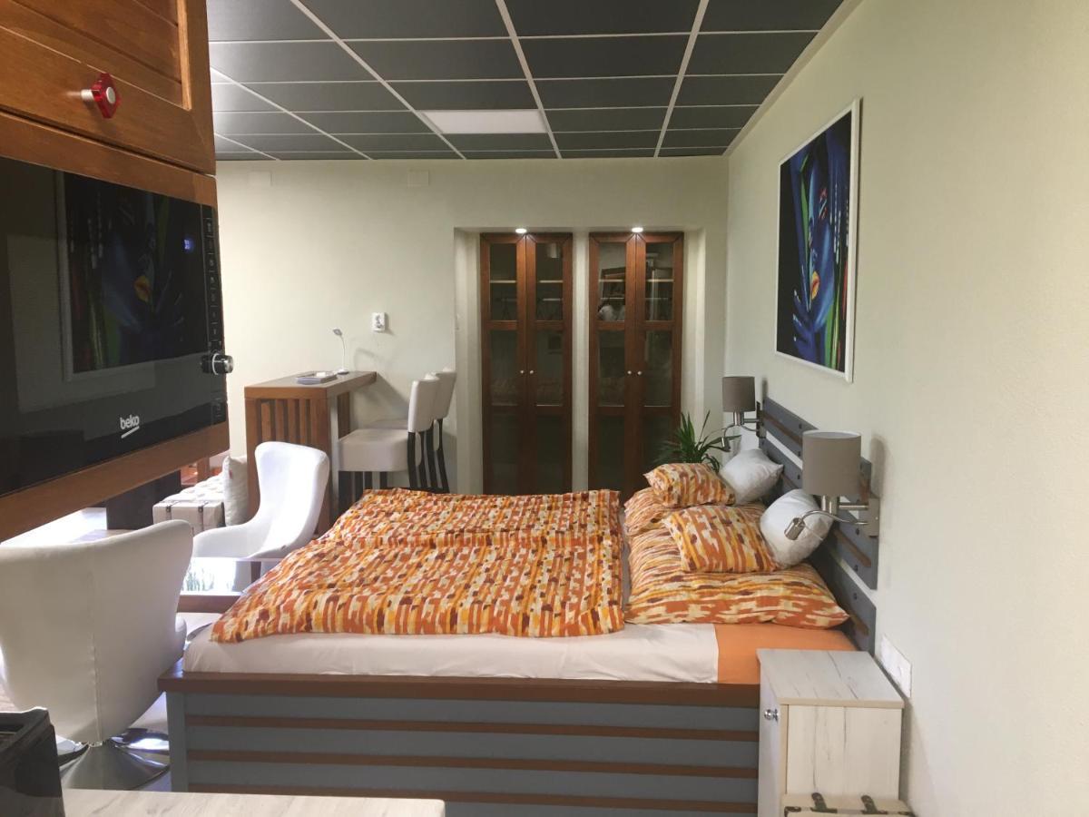 E 14 Aparthotel Berekfürdő Exteriör bild