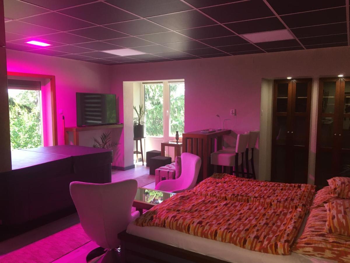 E 14 Aparthotel Berekfürdő Exteriör bild