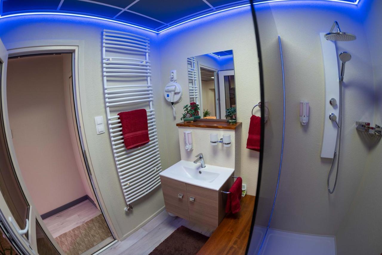 E 14 Aparthotel Berekfürdő Exteriör bild