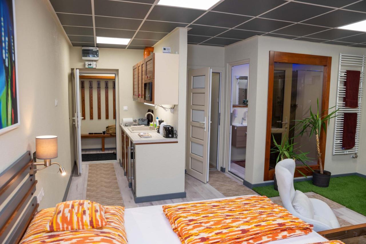 E 14 Aparthotel Berekfürdő Exteriör bild