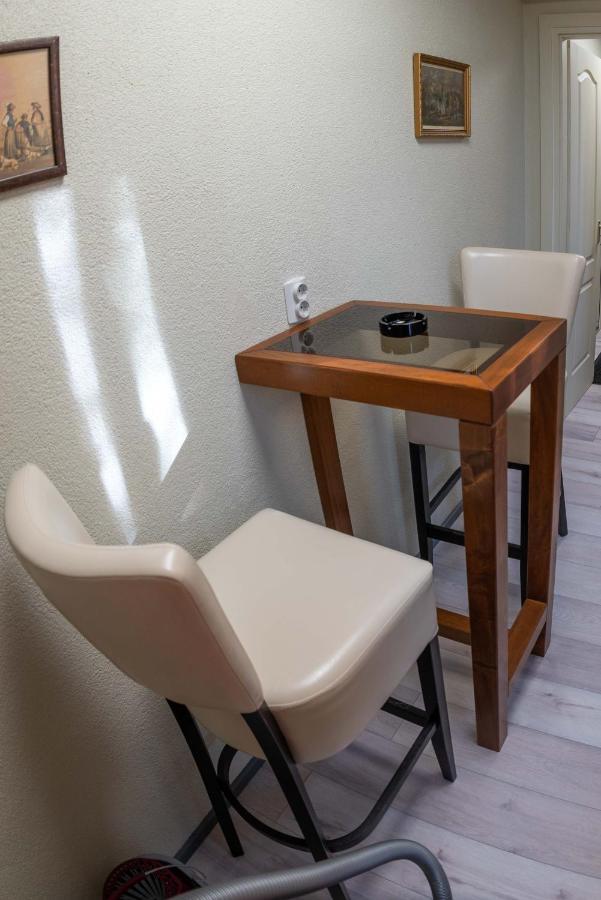 E 14 Aparthotel Berekfürdő Exteriör bild