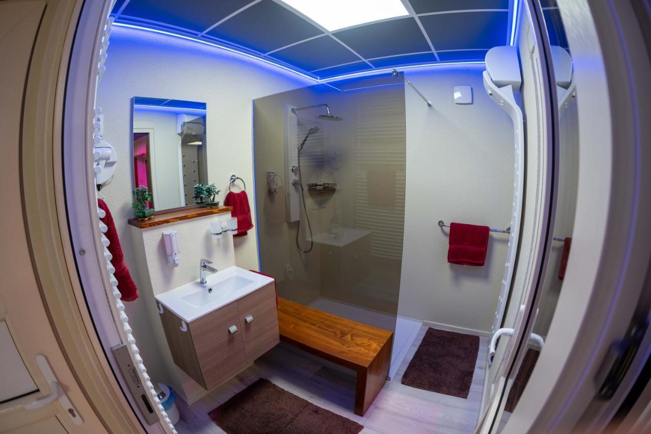 E 14 Aparthotel Berekfürdő Exteriör bild