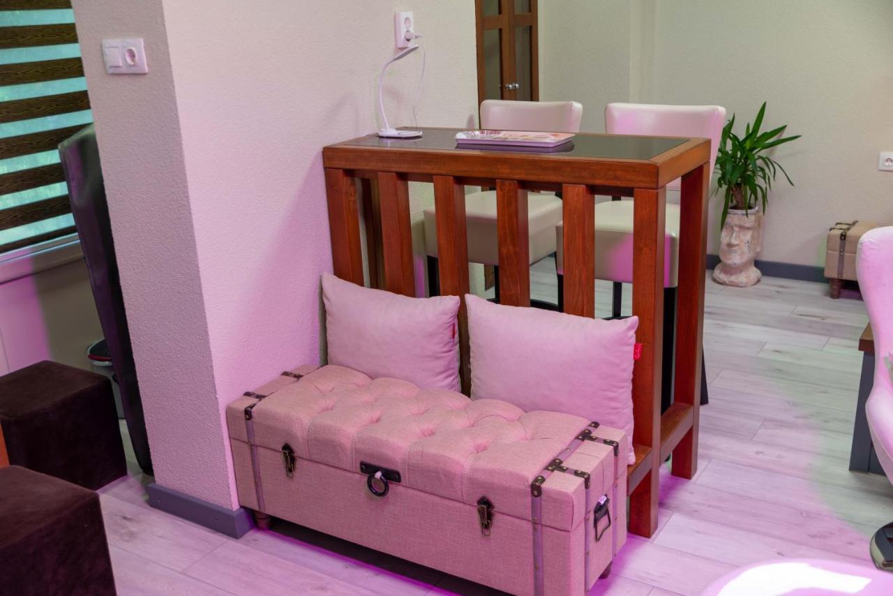 E 14 Aparthotel Berekfürdő Exteriör bild