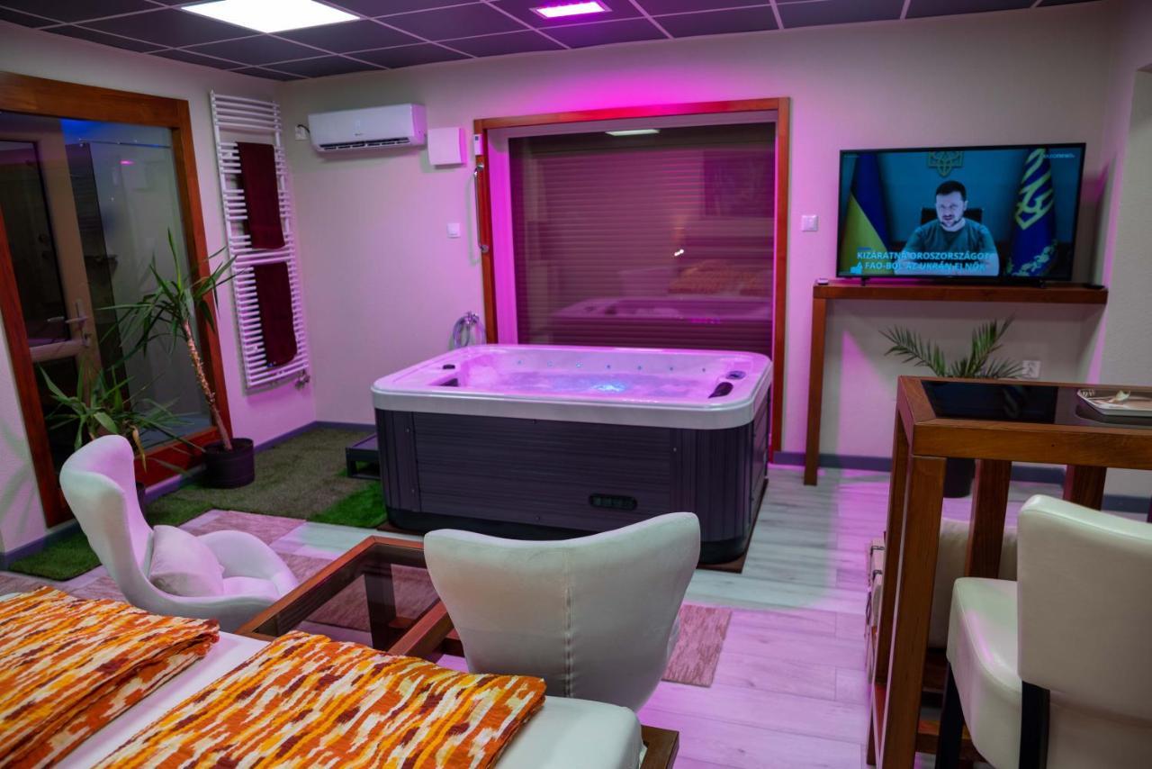 E 14 Aparthotel Berekfürdő Exteriör bild
