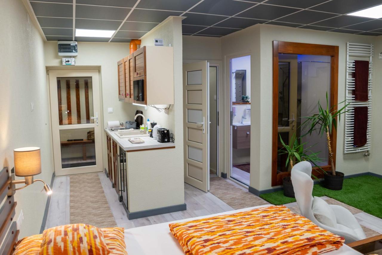 E 14 Aparthotel Berekfürdő Exteriör bild